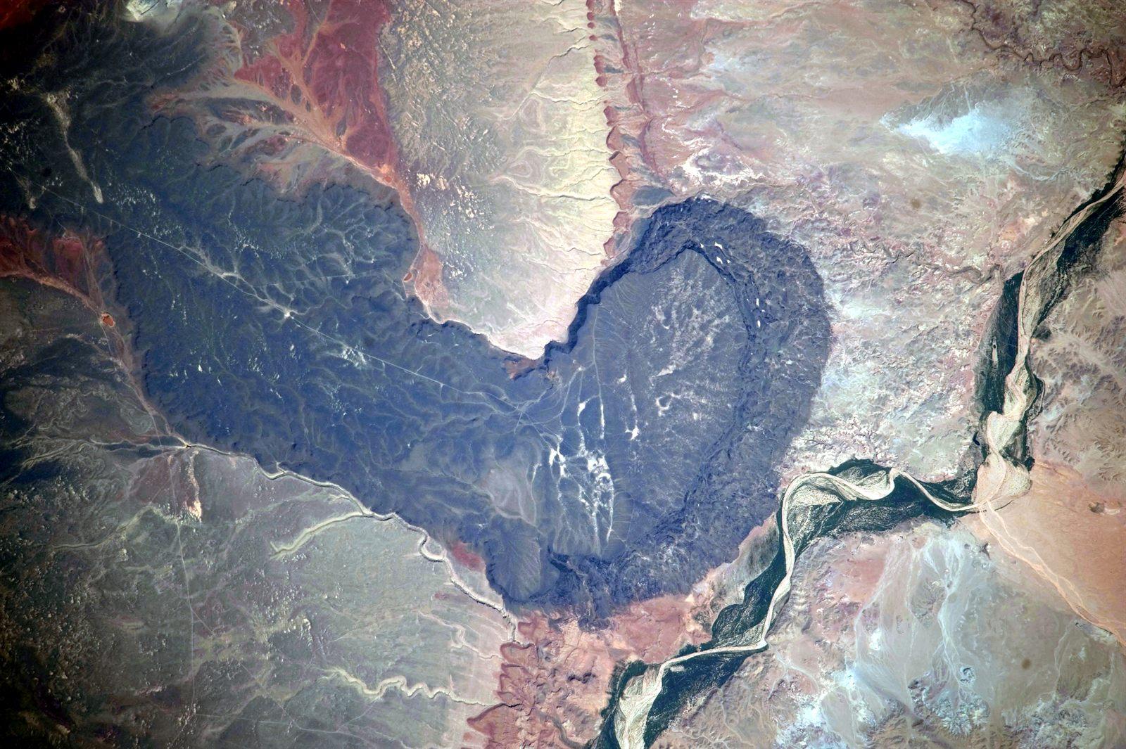 Colata di lava basaltica durante la cristallizzazione del magma
