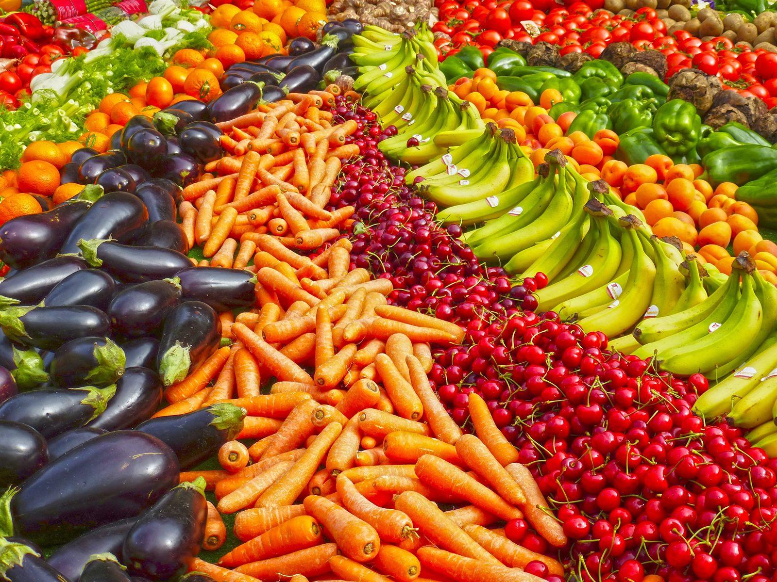 Frutta e verdura fresca, base di un'alimentazione sana