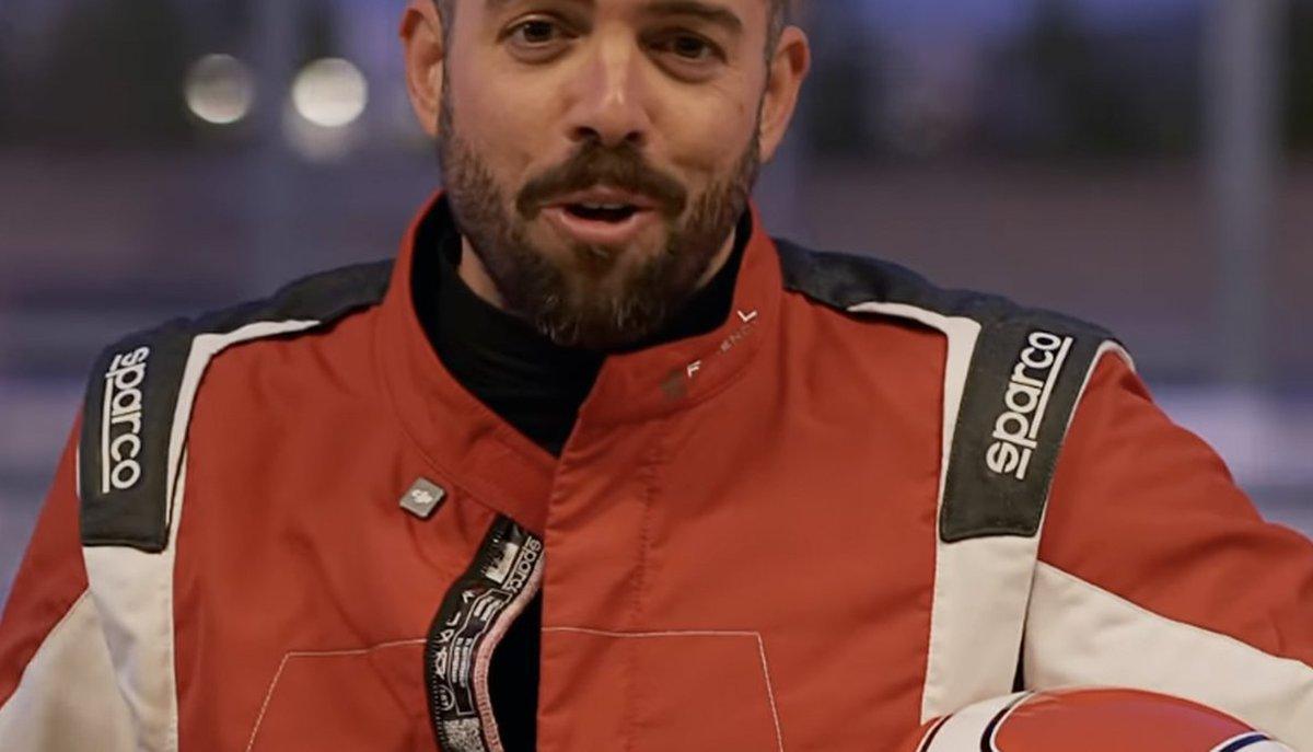 Corrado Sassu con tuta da pilota automobilistico
