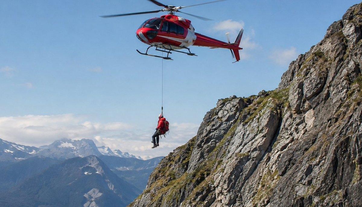 Escursione organizzata con l’IA finisce male: 16enne rimane bloccato su una parete rocciosa