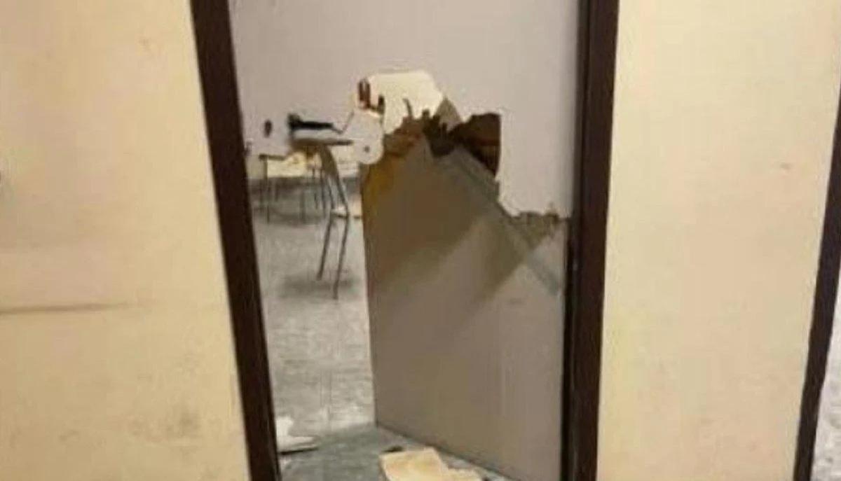 Scuole danneggiate dopo le occupazioni, mancano i soldi per ripararle: a Roma si rischia la Dad fino a giugno
