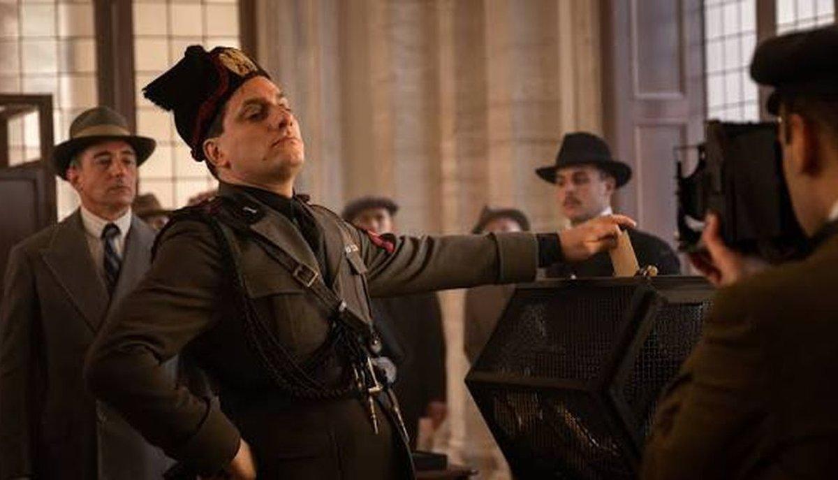 In M – Il figlio del secolo, Marinelli in una scena della serie