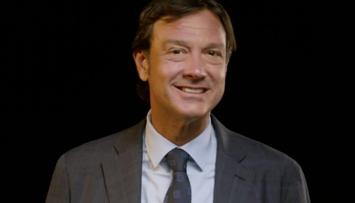 Gianluca Torre, nel cast di The Traitors 2, fa visitare la fortezza del gioco stanza per stanza