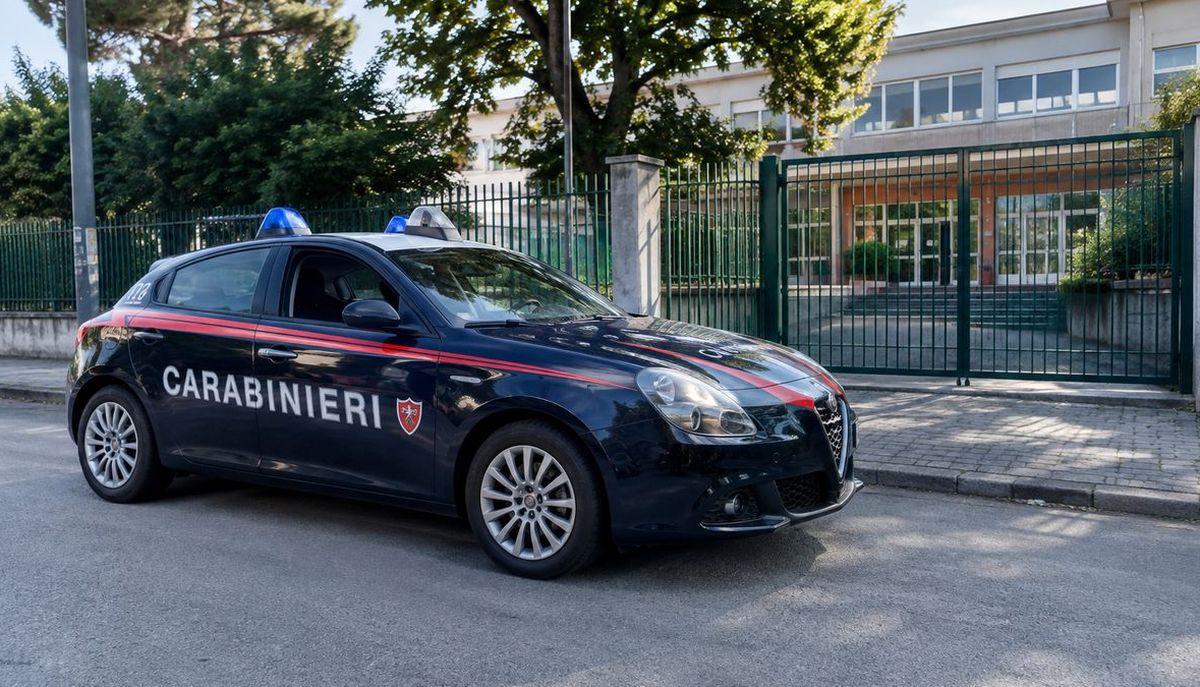 Mamme litigano sul gruppo WhatsApp e finisce in rissa davanti scuola