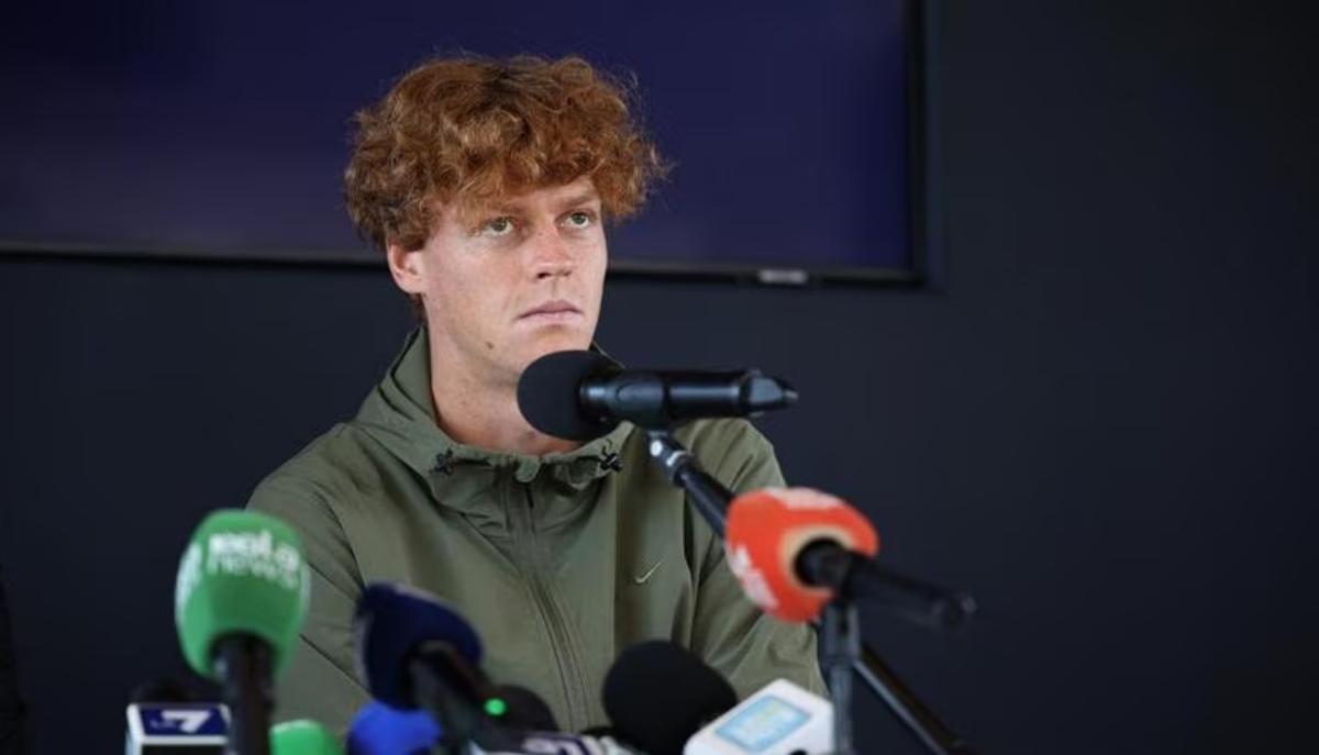 Sinner salta anche Shanghai: ginocchio ancora ko, ora il numero 1 ATP è a rischio?