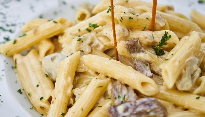 Ricette - Maccaroni with salmon and shrimps sauce articolo