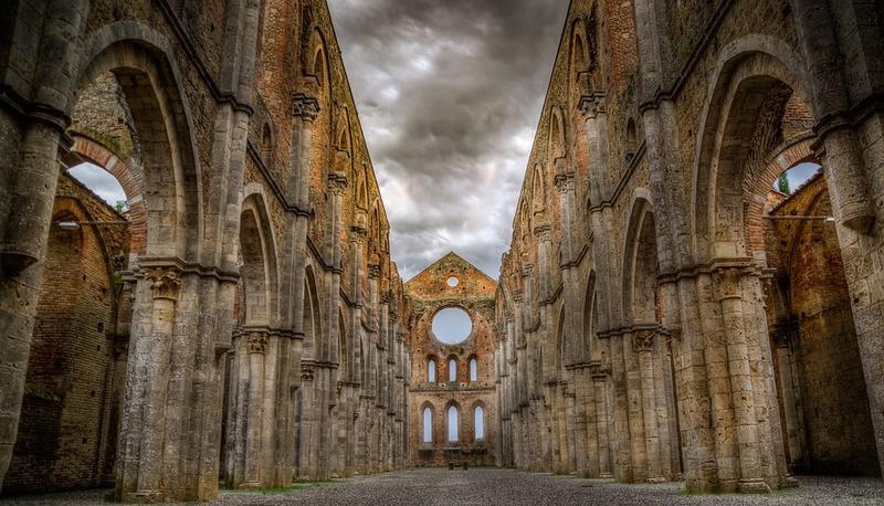 Abbazie - Itinerario turistico in francese su "Abbaye cisterciennes" articolo