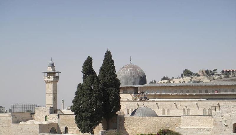 La Terra Santa: crocevia di religioni e conflitti storici articolo