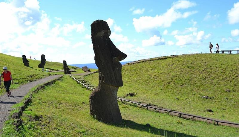 Le misteriose leggende e teorie sull'Isola di Pasqua e i suoi Moai articolo