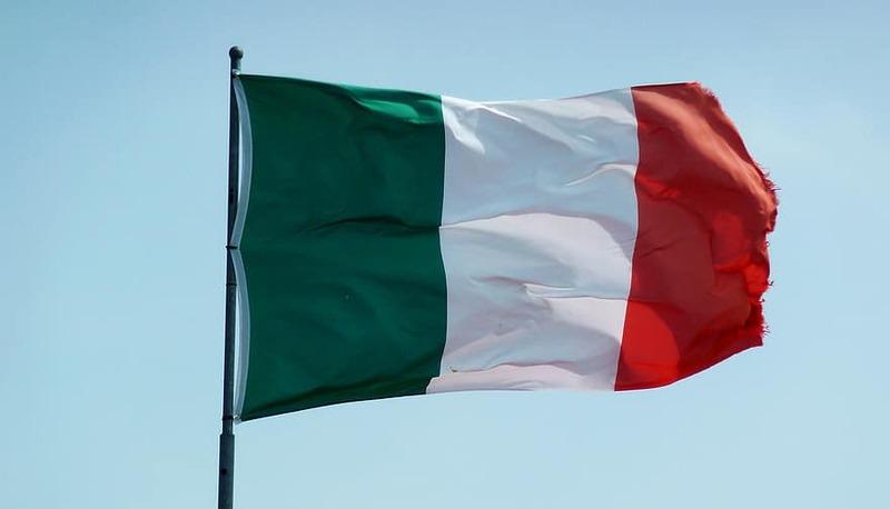 La Prima Crisi della Repubblica Italiana: Evoluzione e Protagonisti articolo
