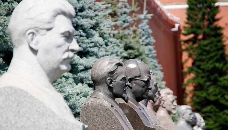 La vita di Stalin: dall'ascesa al potere alla destalinizzazione articolo