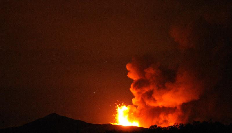 Le conseguenze della scoperta del fuoco: come il controllo del fuoco ha cambiato la storia dell'uomo articolo