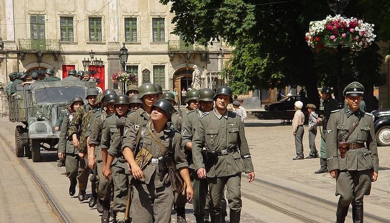 Analisi delle Dittature del XX Secolo: Fascismo, Nazismo e Stalinismo articolo