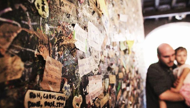 La storia del Muro di Berlino: simbolo della guerra fredda e della divisione articolo