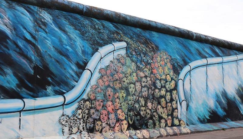 La storia del Muro di Berlino: simbolo della guerra fredda e della divisione articolo
