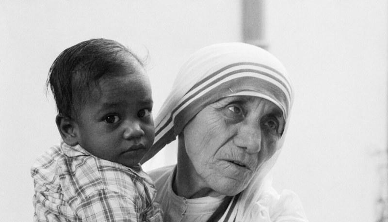 La vita e l'eredità di Madre Teresa di Calcutta: una biografia completa articolo