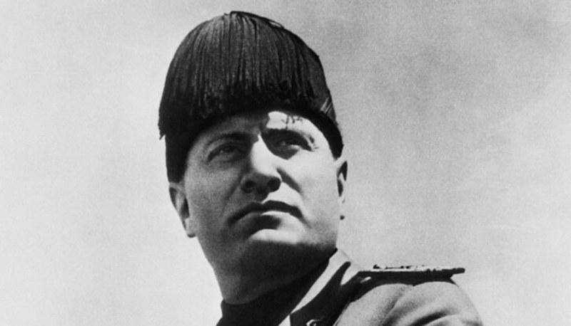 L'ascesa e il declino del fascismo: Mussolini e il regime totalitario articolo