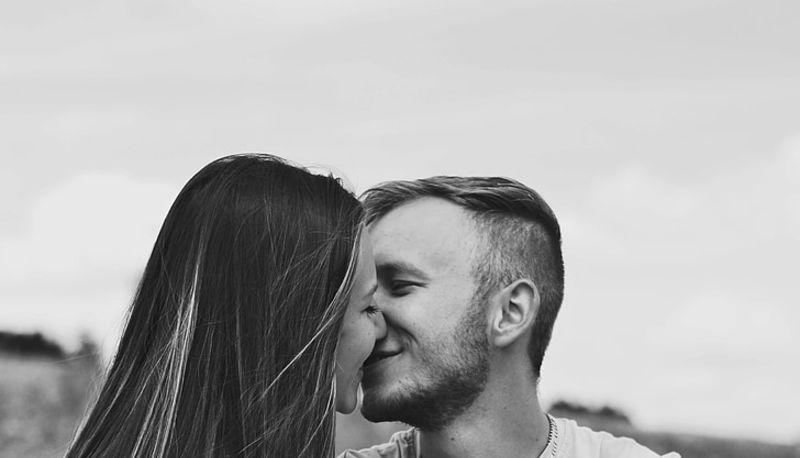 Tema sul bacio articolo