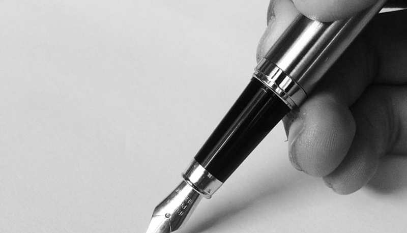 Grammatica inglese: regole sugli aggettivi e i pronomi possessivi articolo