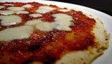 Pia pizza: piadina con pomodoro e mozzarella