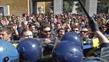 Scontri a La Sapienza: polizia carica studenti