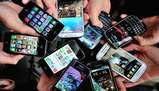 Usano lo smartphone in classe: sospesi