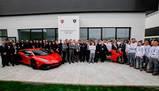 Studenti a scuola e lavoro in Lamborghini e Ducati