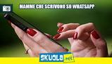Mamme che scrivono cose su WhatsApp