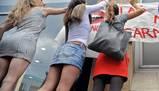 Vietate minigonne e magliette scollate a scuola