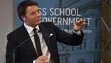 Renzi: Basta studiare i Promessi sposi a scuola