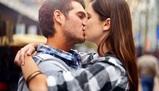 Come dare il primo bacio? Consigli per baciare la prima volta