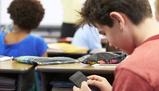 Rivoluzione smartphone a scuola: sarà il tuo nuovo compagno di banco?