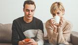 Gli spioni sui social? Sono amici e fidanzati