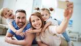 Evoluzione e Ruolo della Famiglia: Un'Analisi Sociologica e Storica