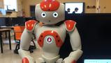 10 studenti programmano il robot che parla, cammina e fa la guida turistica