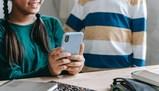 Maturità 2022, cosa succede se usi lo smartphone durante l'esame
