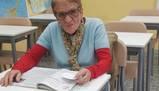 A 90 anni torna a scuola per prendere il diploma: farà l'Esame di Terza Media 2022