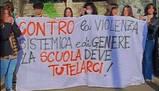Sciopero degli studenti in un istituto di Roma: "Ragazza molestata"