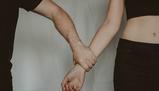 Violenza di genere: le giovani non sono “immuni”. Dalla Polizia di Stato il decalogo a misura di ragazza per difendersi da un amore “malato”