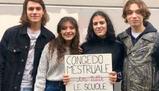 Gli studenti chiedono il congedo mestruale in tutte le scuole