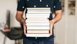 I libri scolastici costano troppo: consigli di classe in subbuglio per non sforare i tetti di spesa. Salasso in vista per le famiglie?