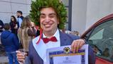 Pasquale è cieco dalla nascita e si laurea in Lettere Moderne con una tesi in braille