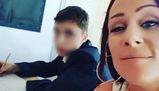 Il figlio fa il maleducato a scuola, la mamma si siede vicino a lui in classe per controllarlo