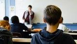 Pagelle scolastiche, 7 genitori su 10 non puniscono i figli per le insufficienze. E 1 su 10 se la prende con i prof