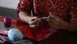 Vuoi migliorare il tuo benessere mentale? Dovresti coltivare un hobby "da anziano"