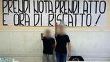 Saluto romano a scuola: due studenti sospesi, ma uno viene eletto rappresentante