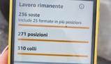 236 soste e 310 pacchi in una giornata: la vita (stressante) di un corriere