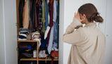 Le donne passano in media 17 minuti davanti all’armadio ogni giorno: lo rivela uno studio