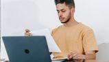 Ti fai cinque anni di università per finire a lavorare gratis: ha senso tutto questo?