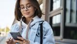 Età minima per l’accesso alle piattaforme digitali e patentino: se l’Italia facesse come l’Australia anche molti giovani sarebbero d’accordo